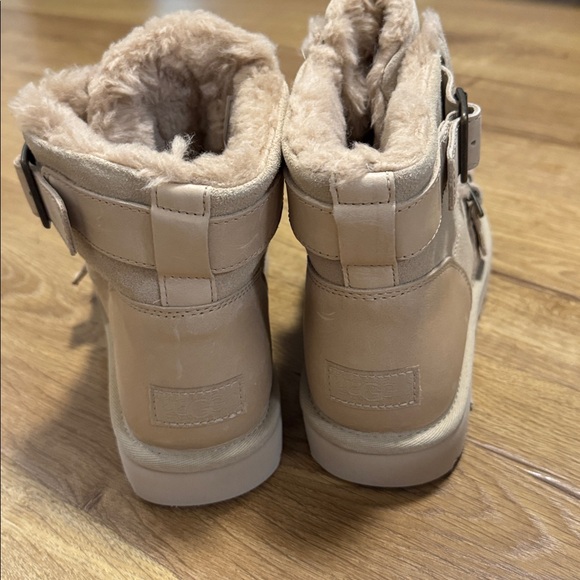 New UGG Faux Fur Lined Beige Ankle Boots - Picture 2 of 5